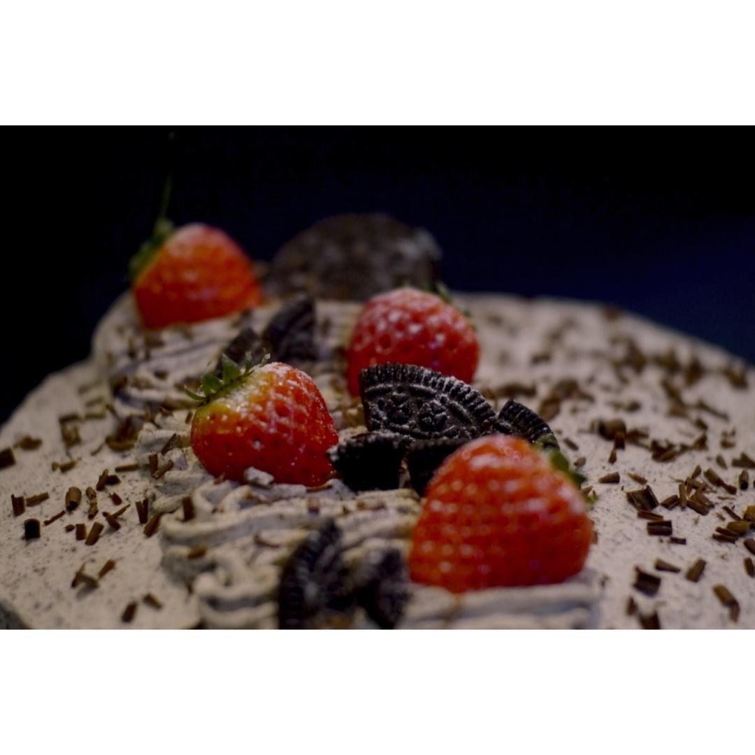 奥利奥咸奶油草莓蛋糕