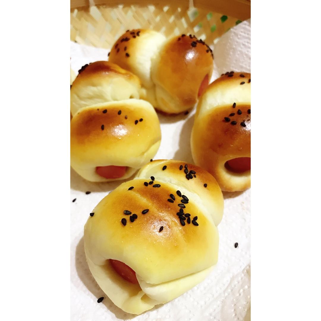 葱香火腿肠面包
