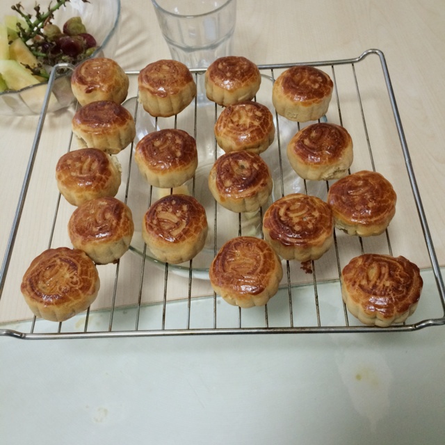 广式蛋黄莲蓉月饼