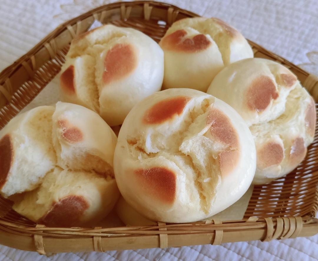 蓬松暄软，奶香味浓郁开花馒头，做法好简单 ！