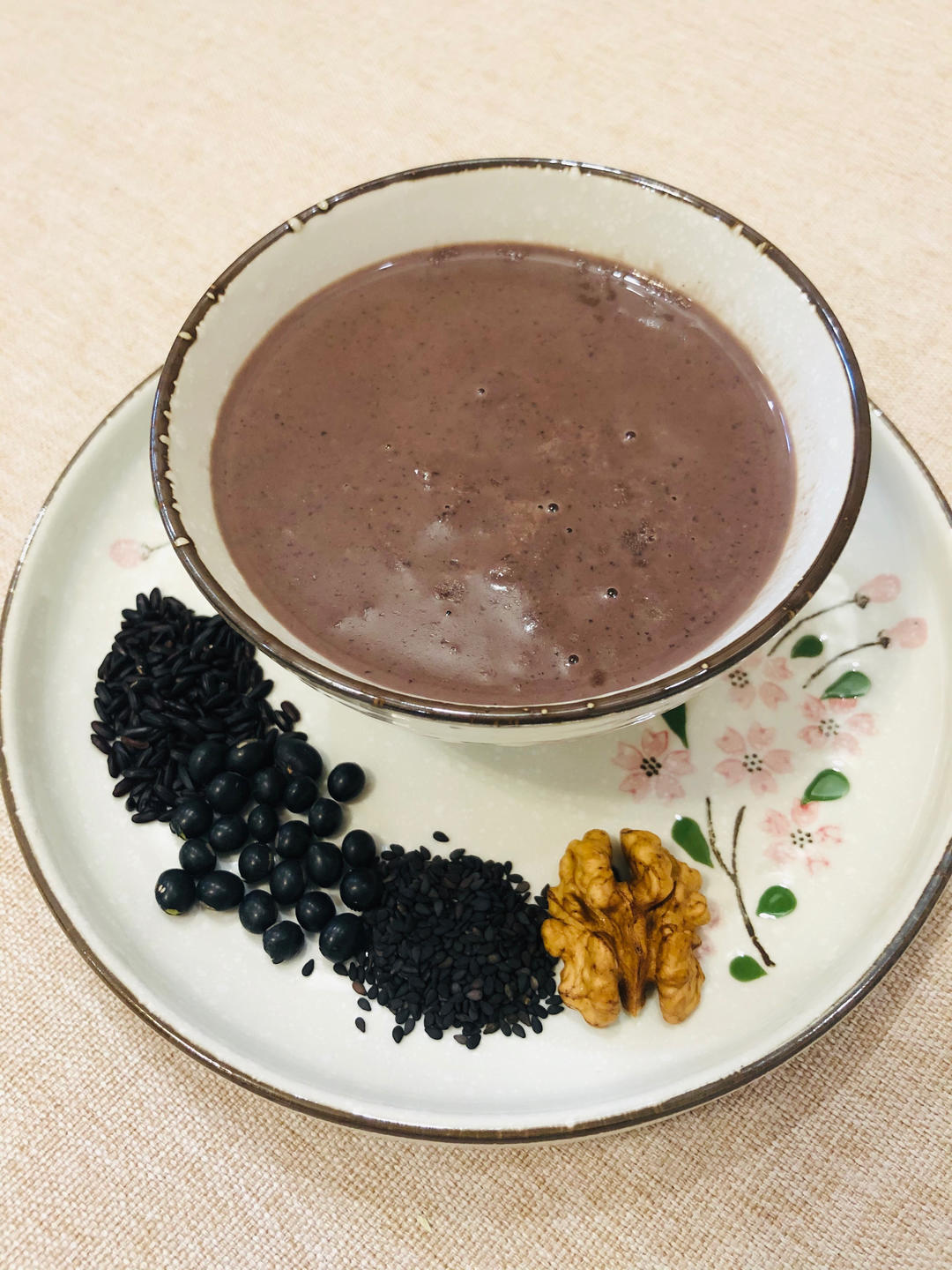 纯素美食｜乌发米糊(黑豆、黑米、黑芝麻、核桃)