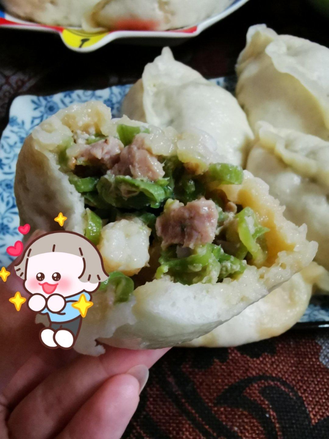 松软多汁的肉包子