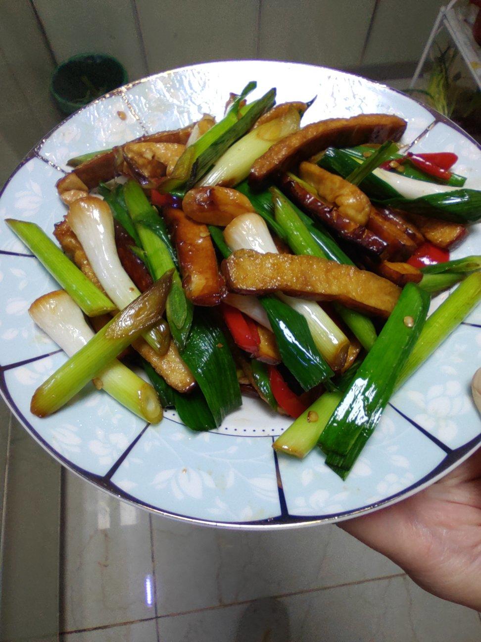 蒜苗辣炒酱香干