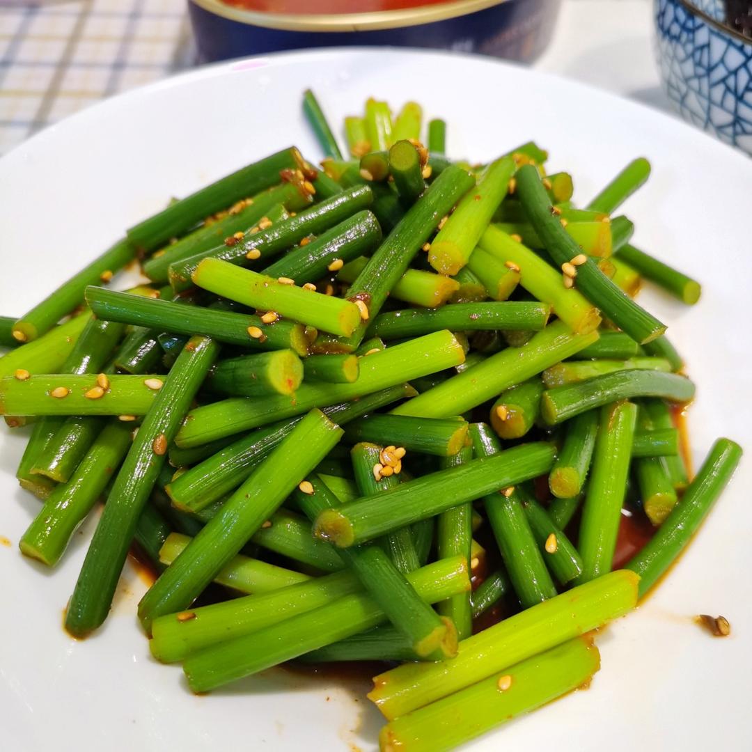 韩式家常菜：蒜苔原来还可以这么做，美味可口，下饭极品