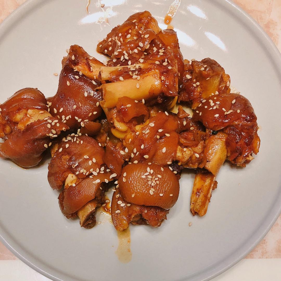 Q弹软嫩麻辣甜香的吮指麻辣猪蹄，吃完一定吮手指