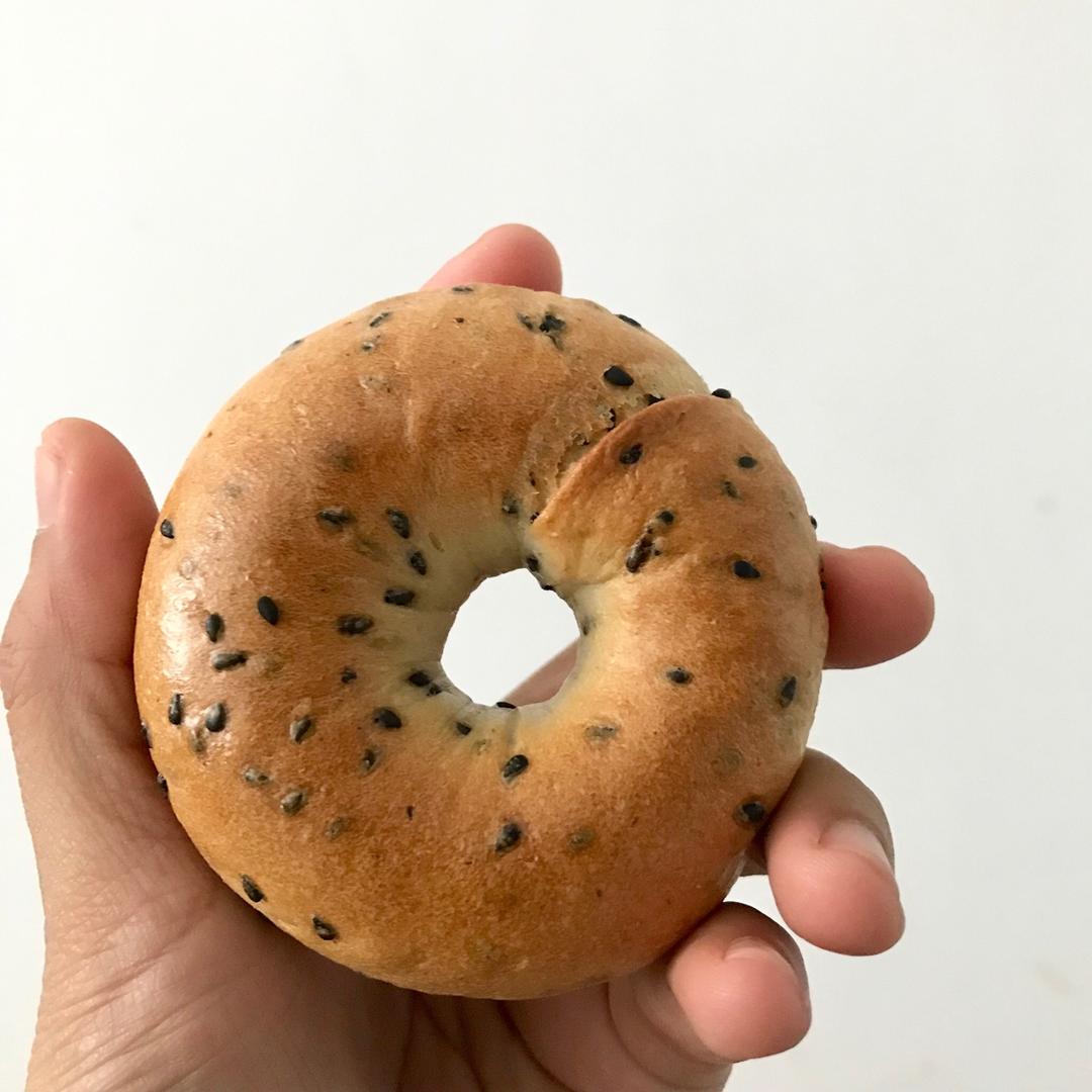 黑芝麻全麦贝果
