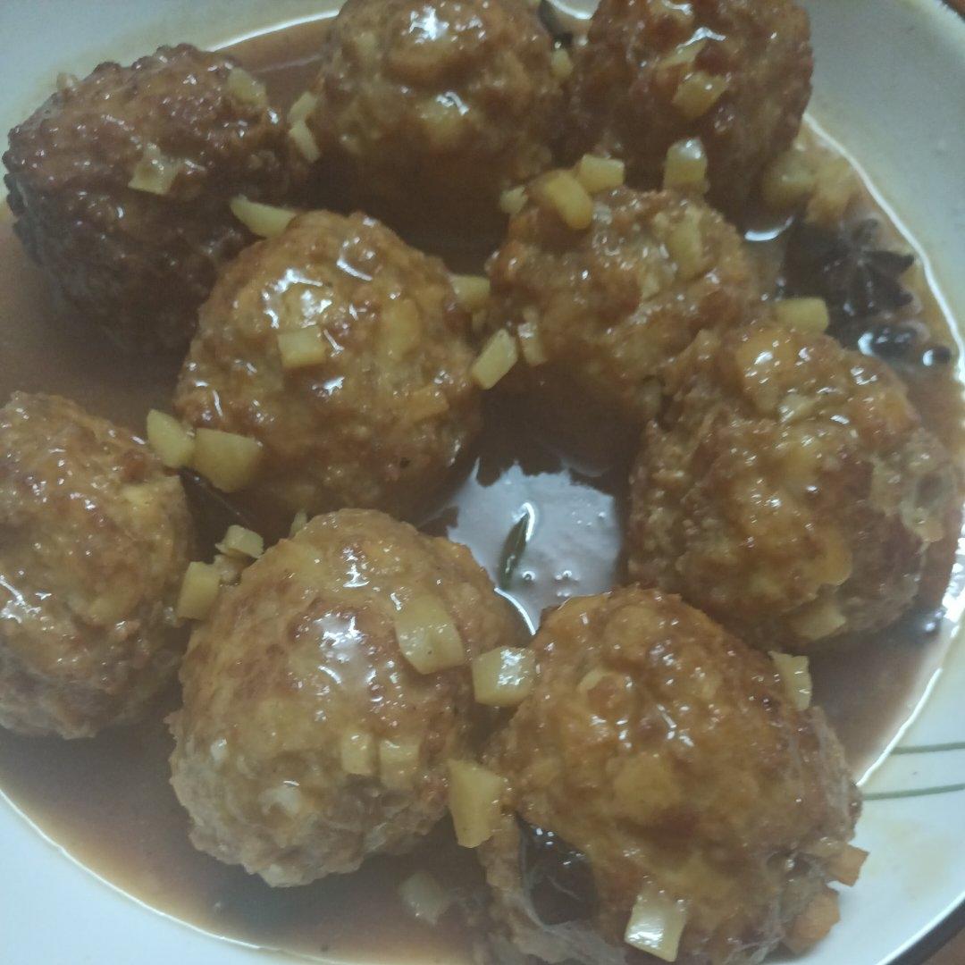 简单的红烧狮子头～拌饭太香了