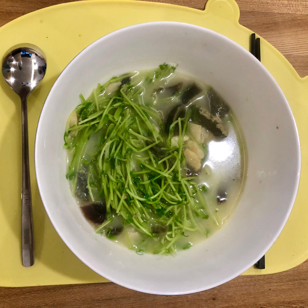 敏洁洁做的上汤皮蛋豆苗