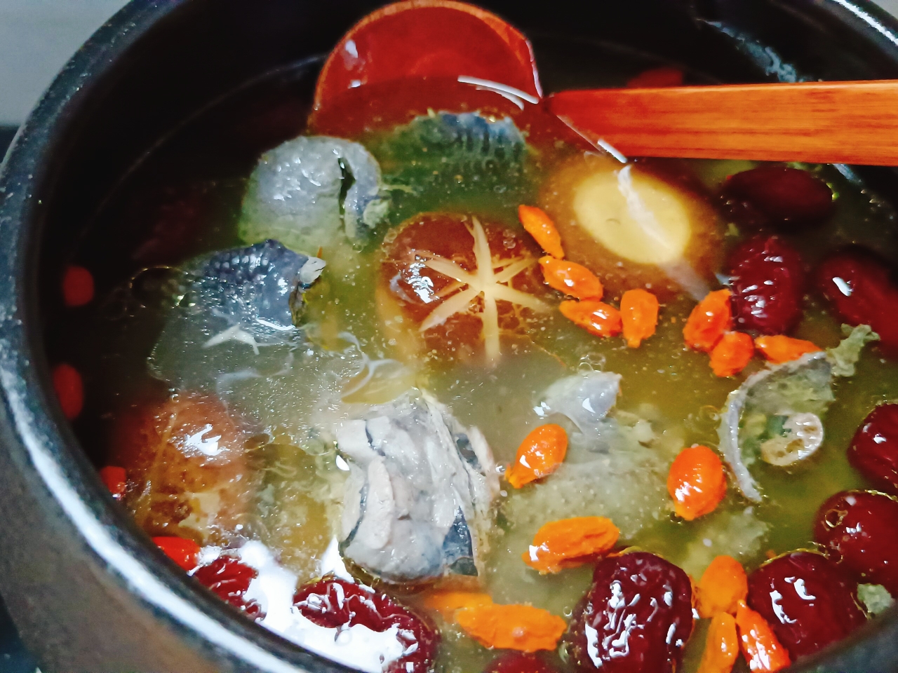 乌鸡红枣枸杞汤的做法 步骤7