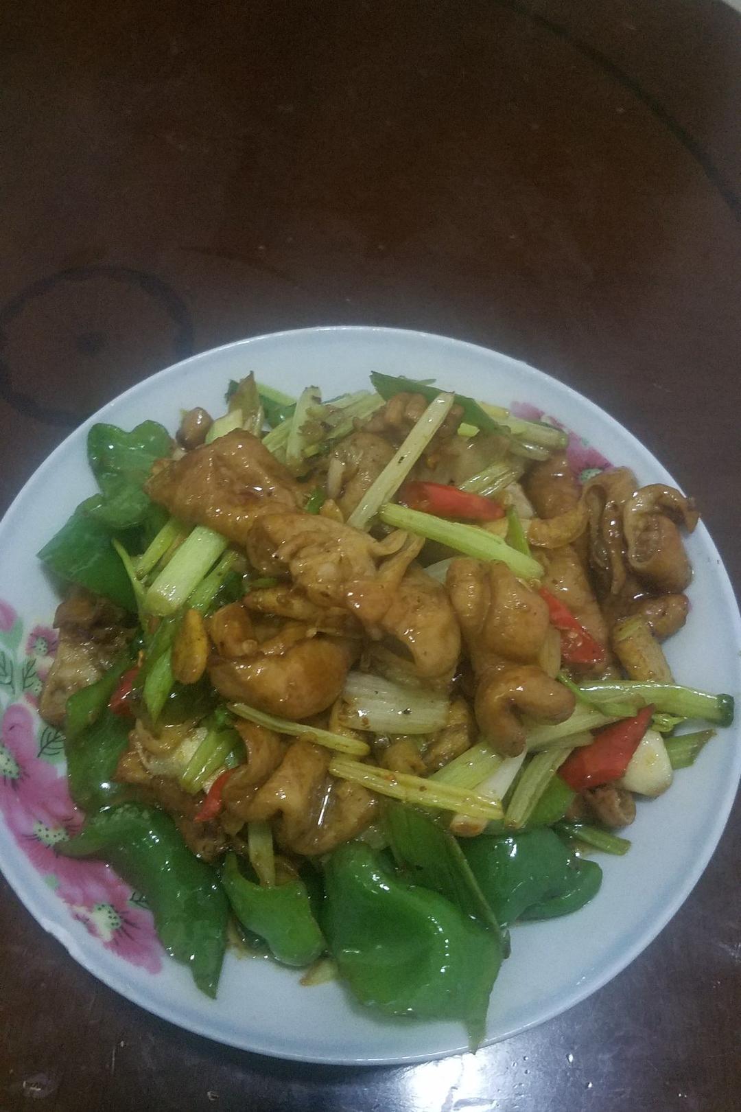 好吃到爆火爆肥肠