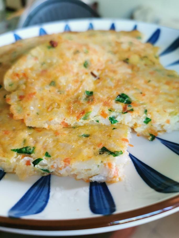 剩米饭鸡蛋饼的做法