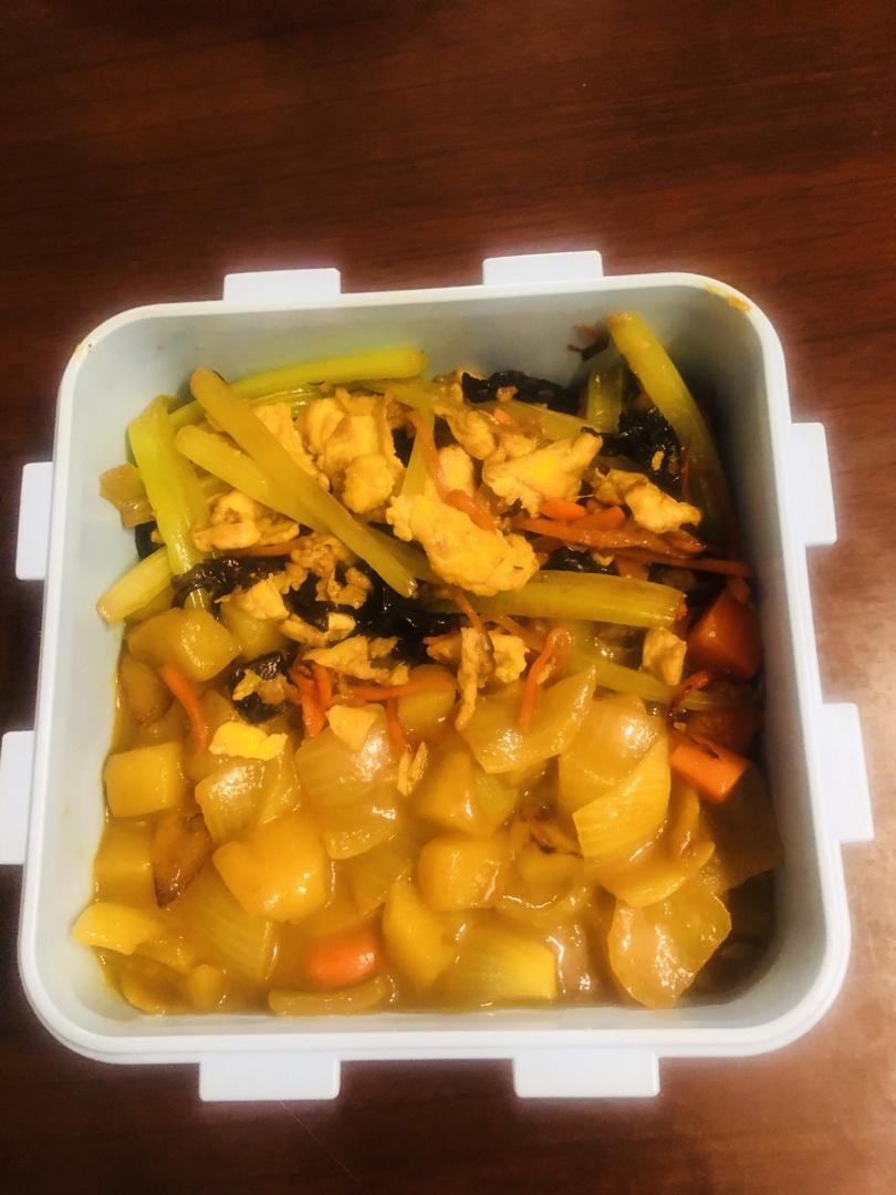 芹菜木耳炒鸡蛋