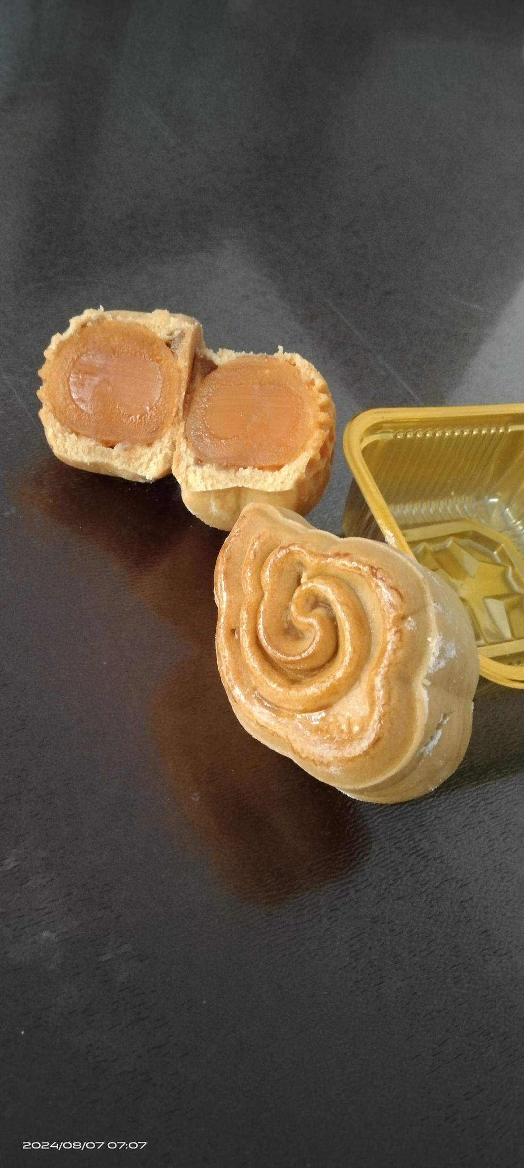 螃蟹月饼，广式蛋黄莲蓉螃蟹月饼，中秋月饼