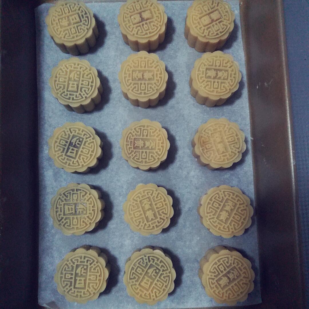 广式月饼—蛋黄莲蓉月饼