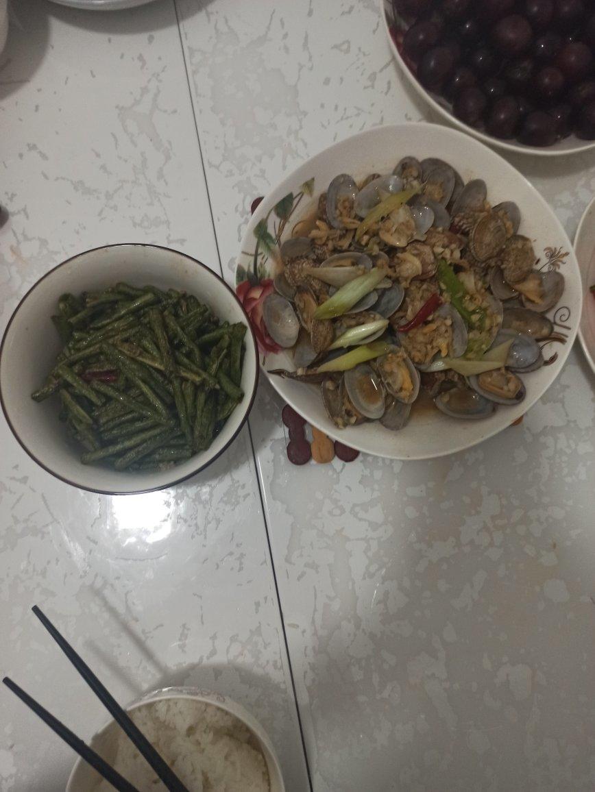蒜香炒花甲