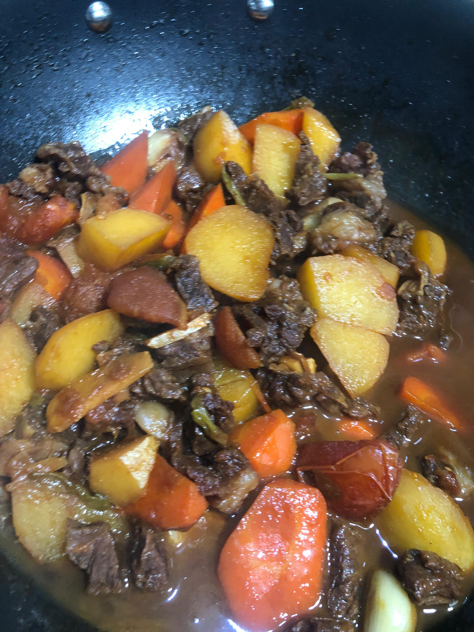 红烧牛腩炖土豆