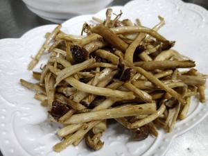酱香茶树菇炒牛肉的做法 步骤4
