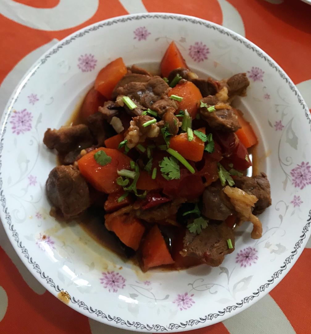 红焖羊肉炖胡萝卜