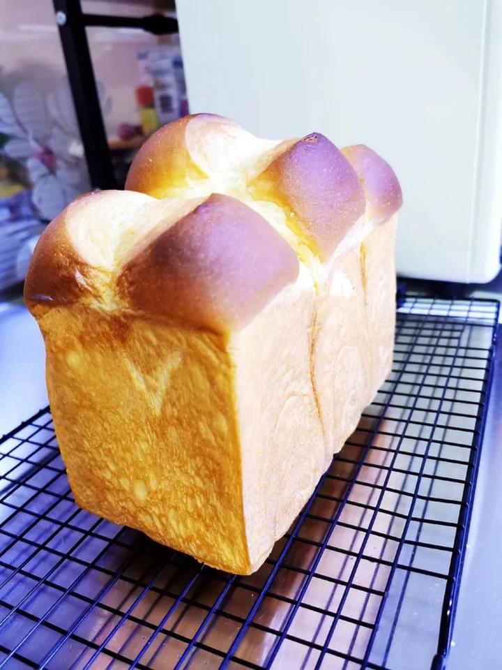 鲜奶液种超熟吐司