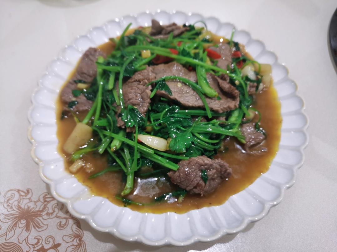 小炒黄牛肉，肉嫩味香！太好吃了简直是米饭杀手！