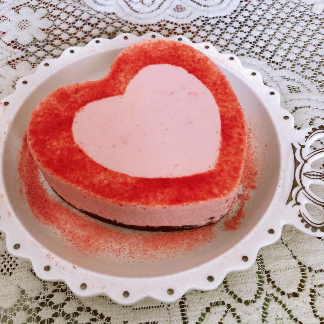 胖子爱吃饭做的心形草莓慕斯