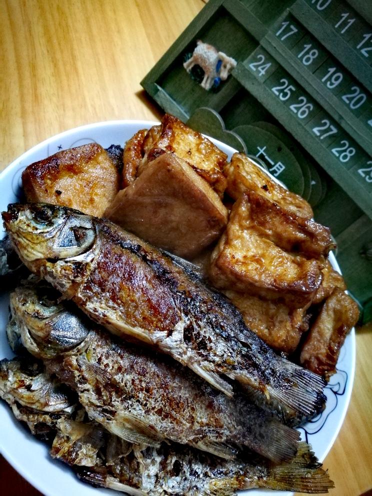 臭豆腐香熏小酥鱼的做法