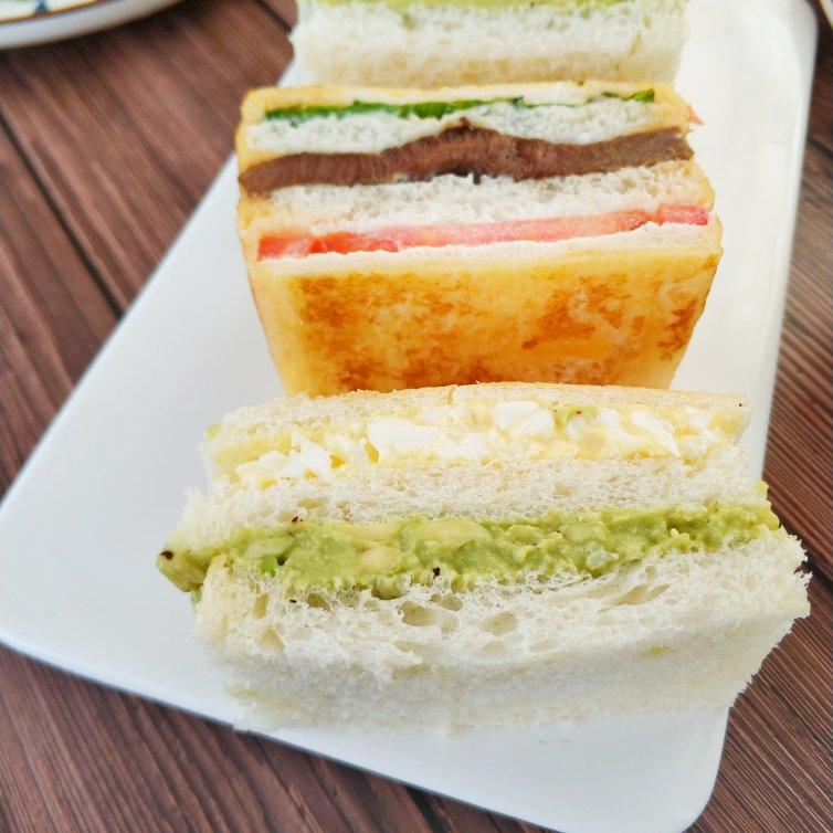 牛油果鸡蛋三明治