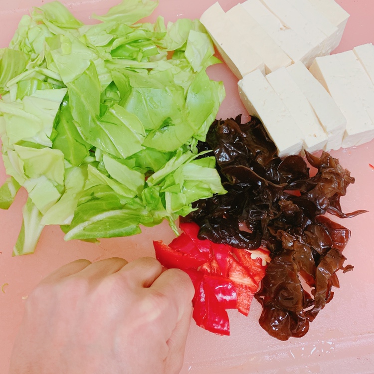 减脂餐/白菜木耳爆豆腐（素食系列）的做法 步骤3