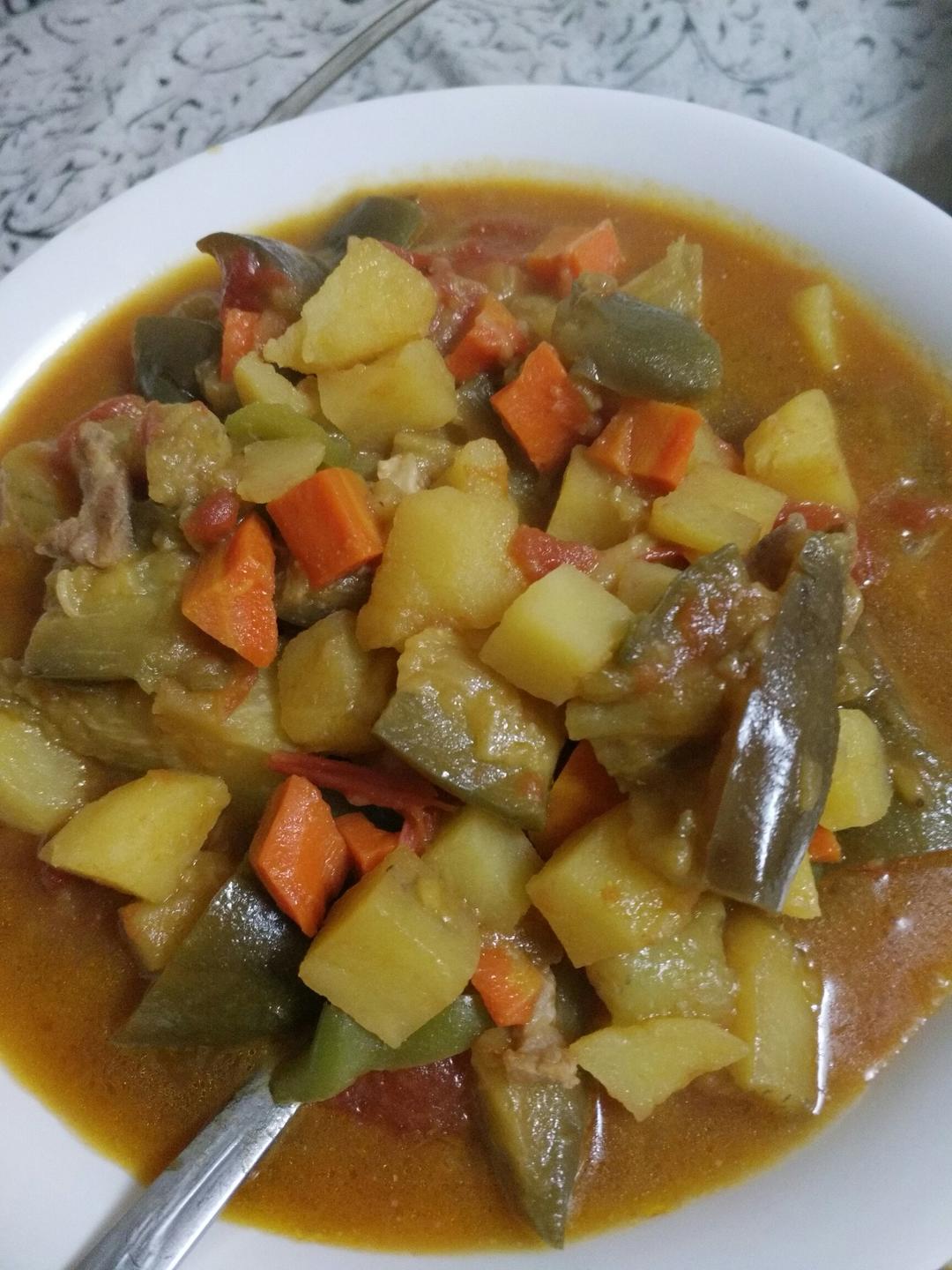 简单的丹丹做的番茄土豆炖茄子