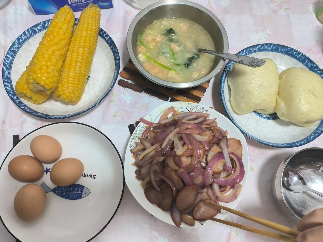 洋葱炒香肠
