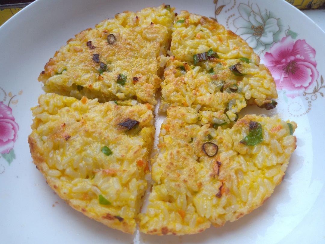 米饭蛋饼（剩米饭煎蛋饼）