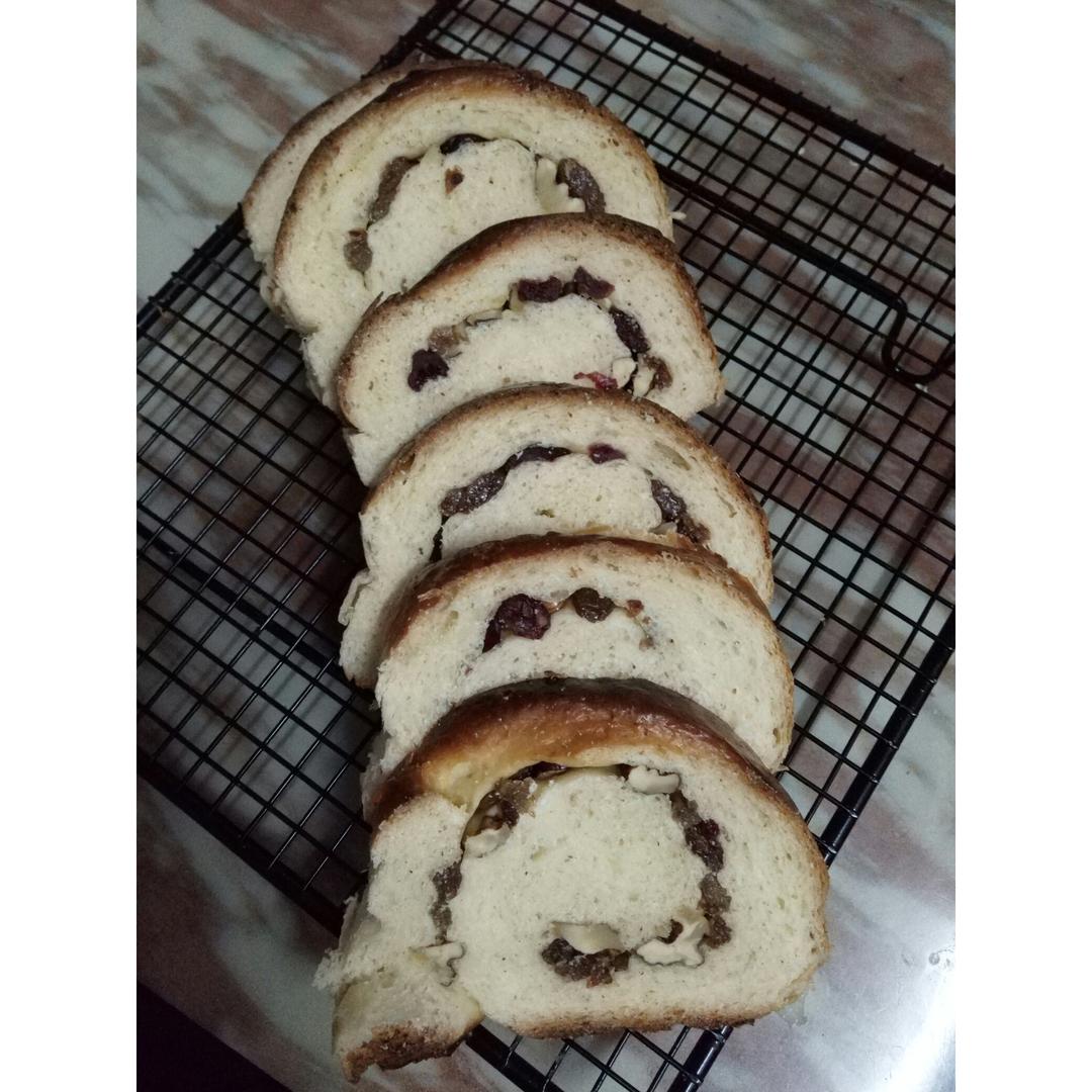 风靡代购店的新疆果仁大列巴