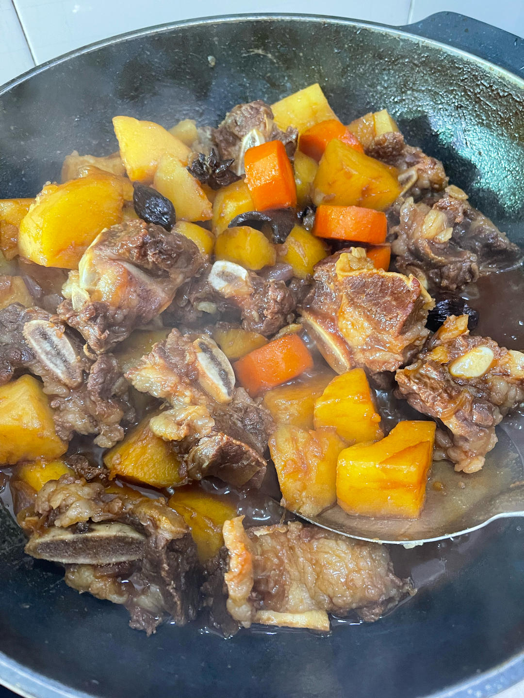 土豆焖牛仔骨