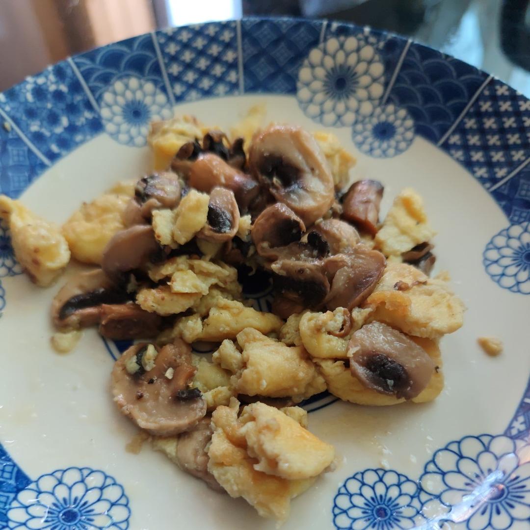 口蘑炒鸡蛋