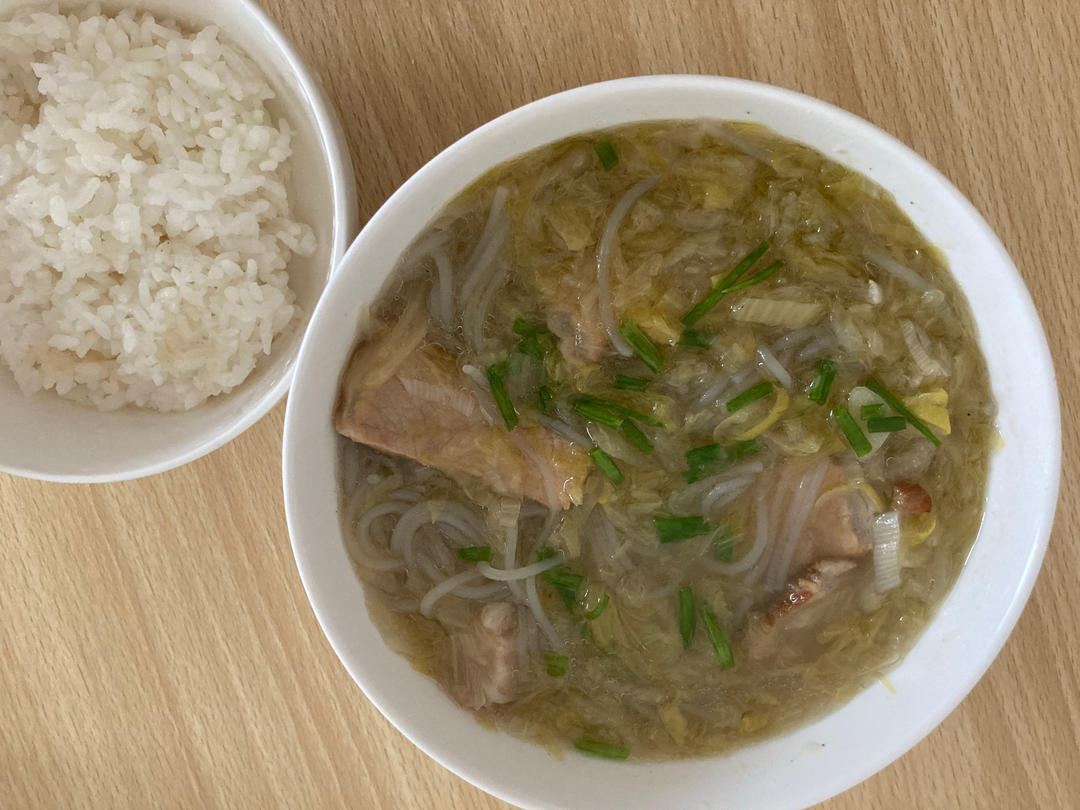 东北酸菜猪肉炖粉条