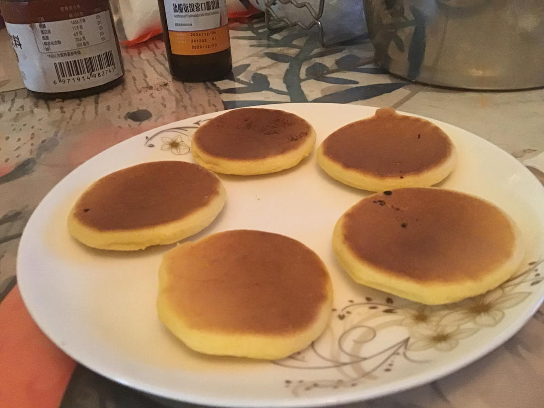 只要一口平底锅就能做好吃又松软的舒芙蕾！ 美食教程～