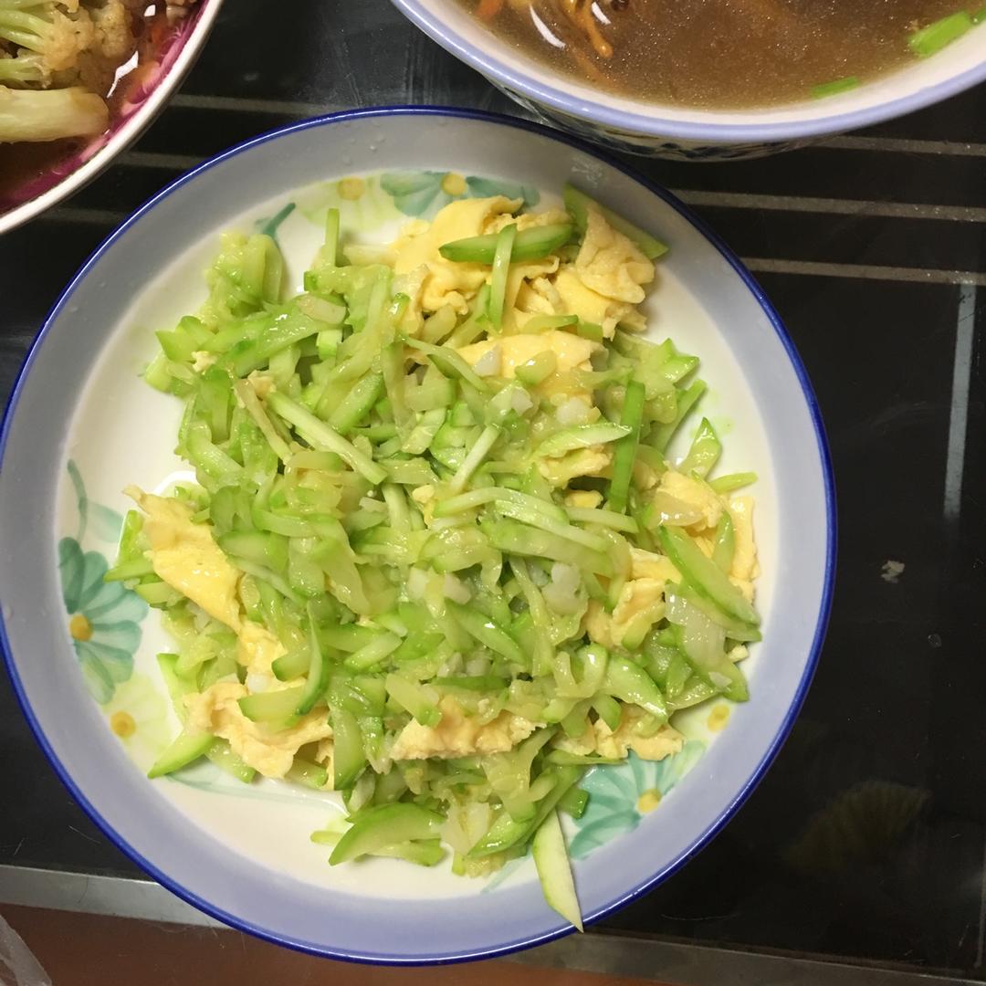 西葫芦炒鸡蛋