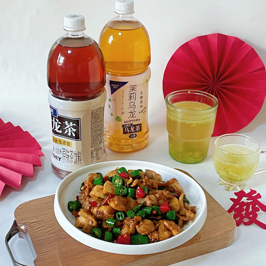 青花椒炒鸡+青提茉莉乌龙茶特调