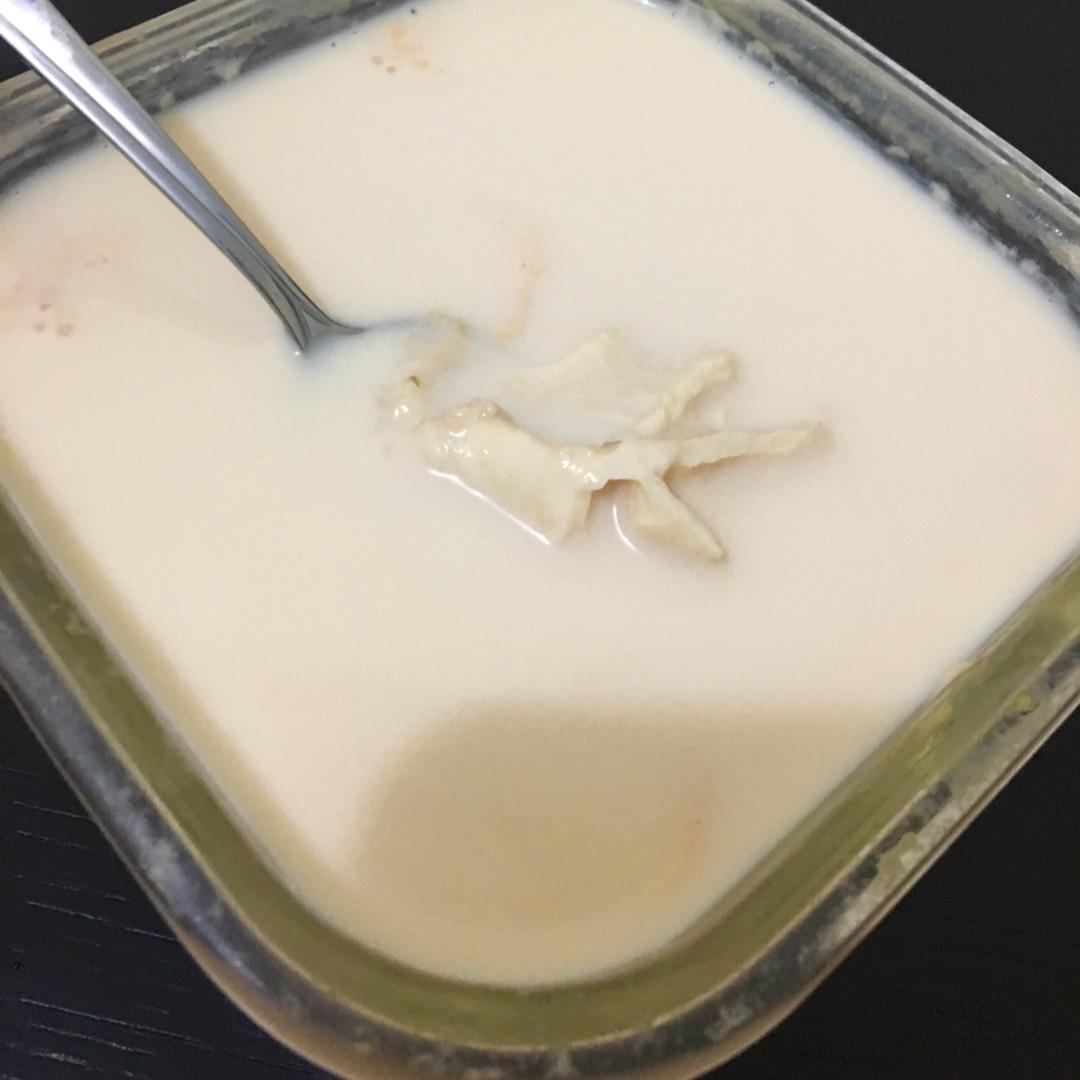 鲜奶炖花胶