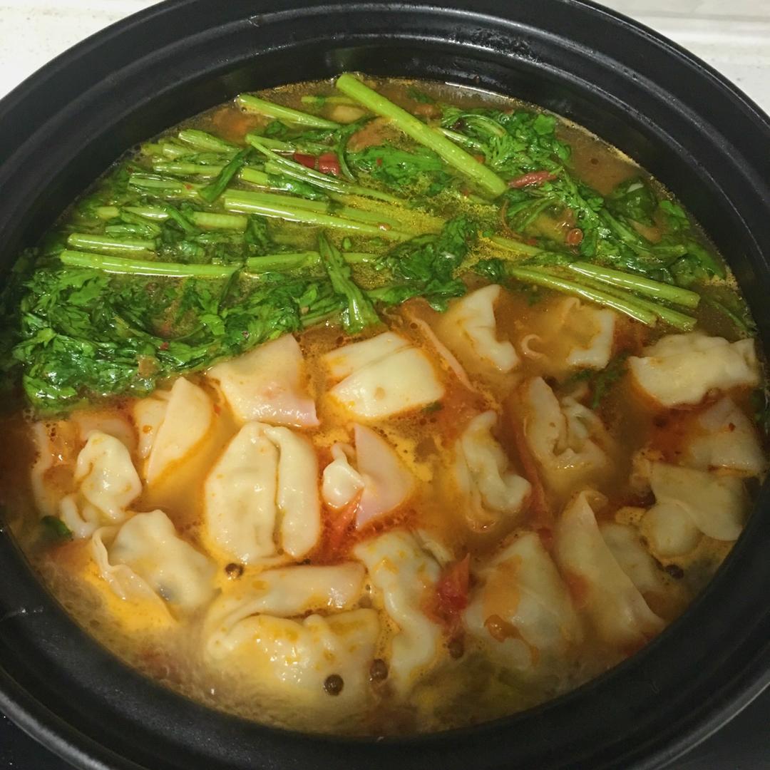 麻辣馄饨砂锅 Spicy Hotpot Huntun