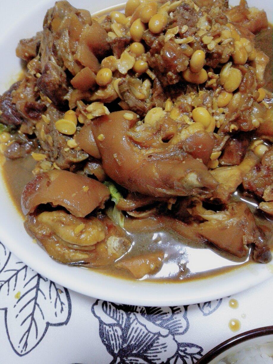 黄豆焖猪蹄