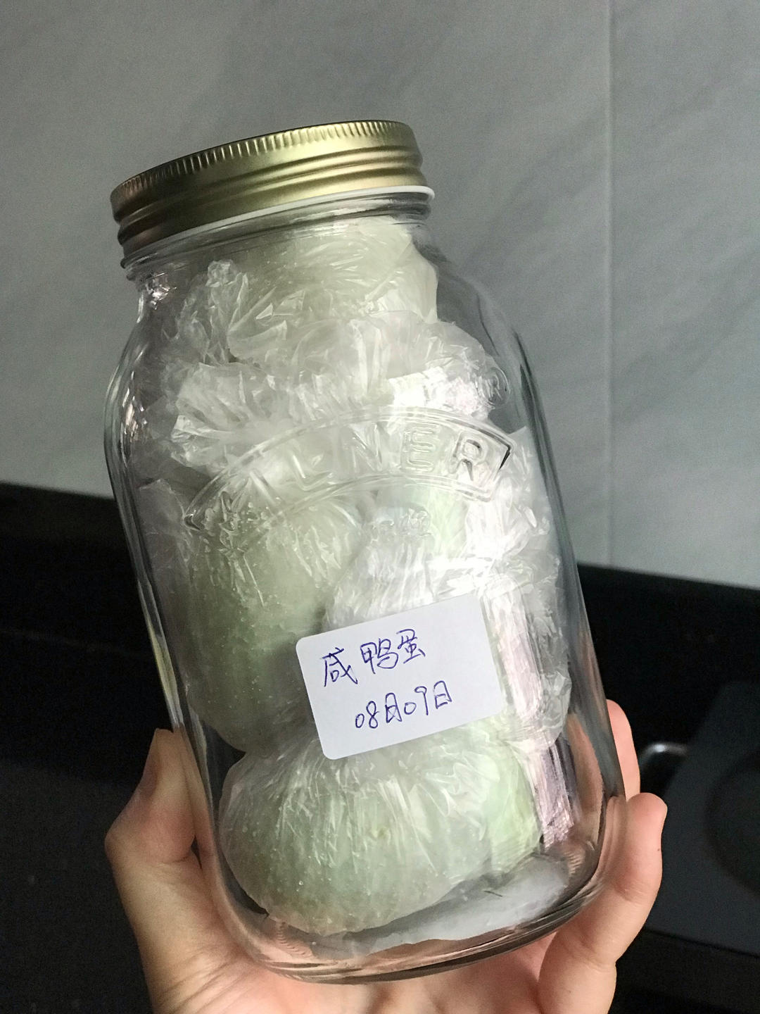 100%出油，原来流油的咸鸭蛋是这样做的——自制咸鸭蛋（多动图，孔瑶的食谱）