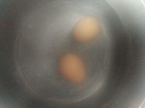 怎么做出最好吃的煮鸡蛋的做法 步骤2