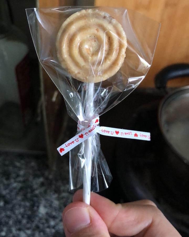 自制牛奶棒棒糖