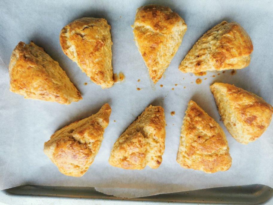 咸蛋黄肉松司康