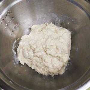 蜜红豆吐司🍞不用厨师机快速出手套膜的做法 步骤3