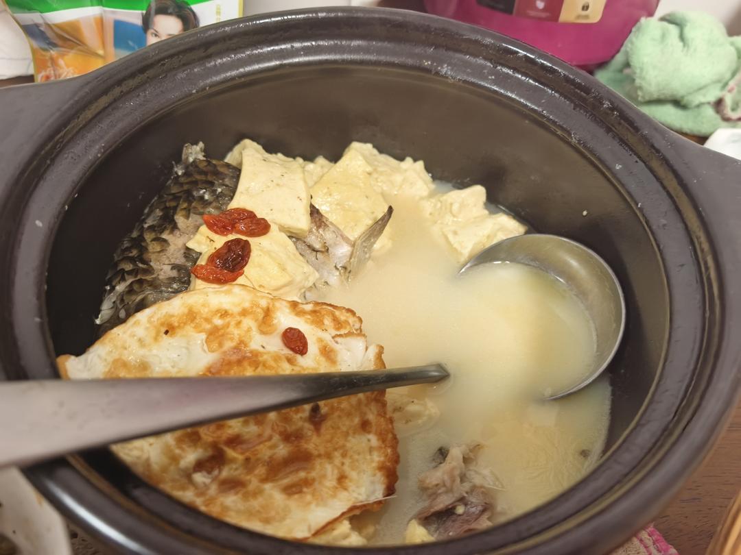 这样做的鲫鱼汤超好喝，奶白奶白的