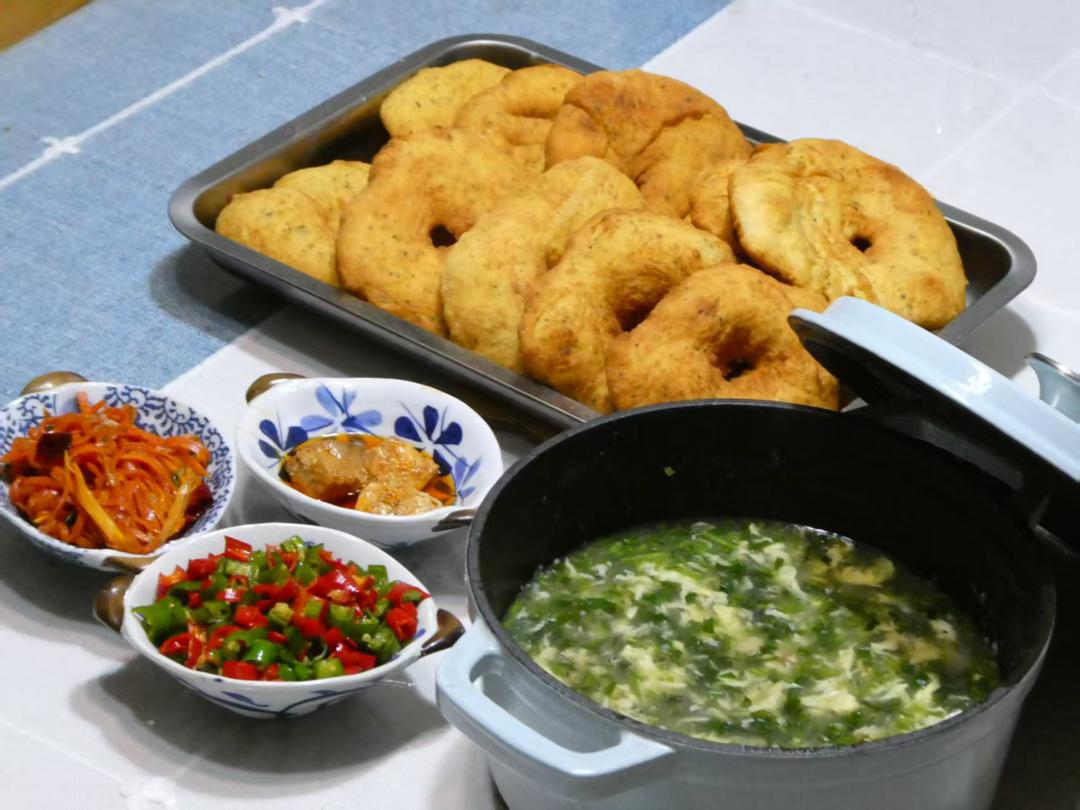 家庭版炸油饼 做法简单 外酥里软 附细节视频详解
