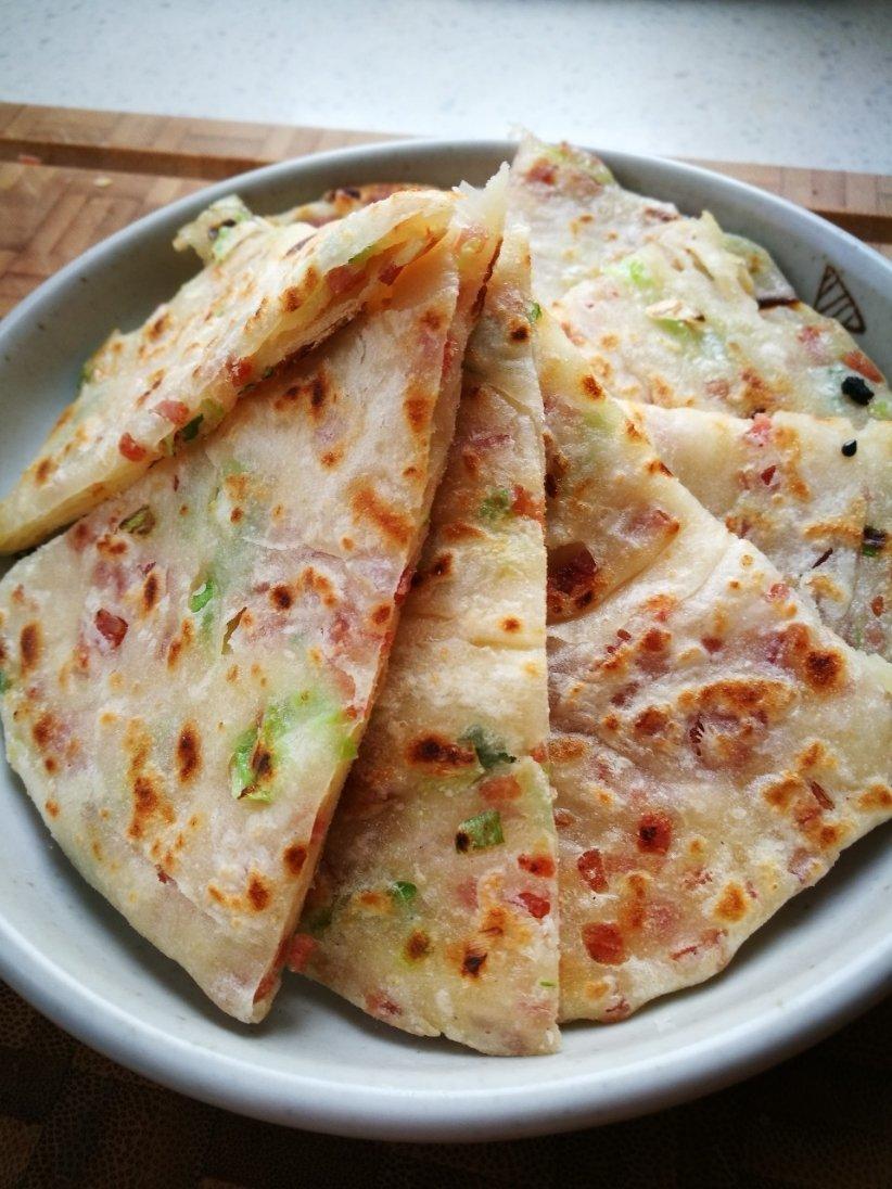 堂妈小厨——腊肠葱油饼