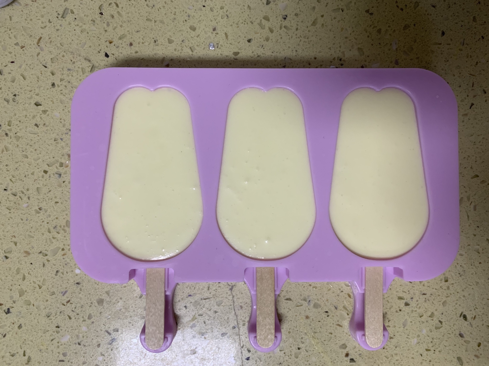 牛奶雪糕冰淇淋🍦➕酸奶水果冰淇凌🍦的做法 步骤9